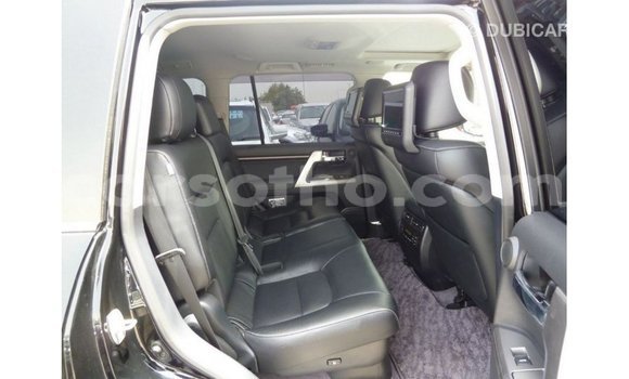 Sayi Imported Toyota Land Cruiser Black Mota in Import - Dubai a Maseru Sayi Imported Toyota Land Cruiser Black Mota in Import - Dubai a Maseru