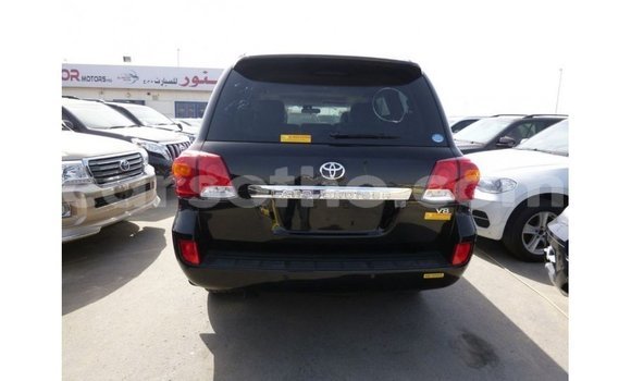 Sayi Imported Toyota Land Cruiser Black Mota in Import - Dubai a Maseru Sayi Imported Toyota Land Cruiser Black Mota in Import - Dubai a Maseru