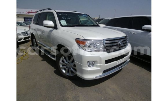 Acheter Import Voiture Toyota Land Cruiser Blanc à Import - Dubai, Maseru Acheter Import Voiture Toyota Land Cruiser Blanc à Import - Dubai, Maseru