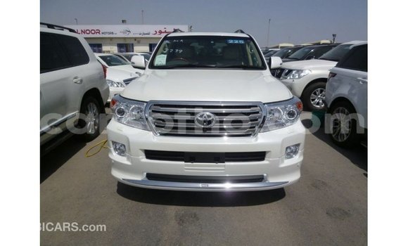 Acheter Import Voiture Toyota Land Cruiser Blanc à Import - Dubai, Maseru Acheter Import Voiture Toyota Land Cruiser Blanc à Import - Dubai, Maseru
