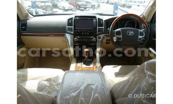 Acheter Import Voiture Toyota Land Cruiser Blanc à Import - Dubai, Maseru Acheter Import Voiture Toyota Land Cruiser Blanc à Import - Dubai, Maseru