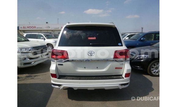 اشتري Imported Toyota Land Cruiser White سيارة في Import - Dubai في Maseru اشتري Imported Toyota Land Cruiser White سيارة في Import - Dubai في Maseru