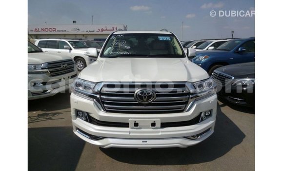 اشتري Imported Toyota Land Cruiser White سيارة في Import - Dubai في Maseru اشتري Imported Toyota Land Cruiser White سيارة في Import - Dubai في Maseru