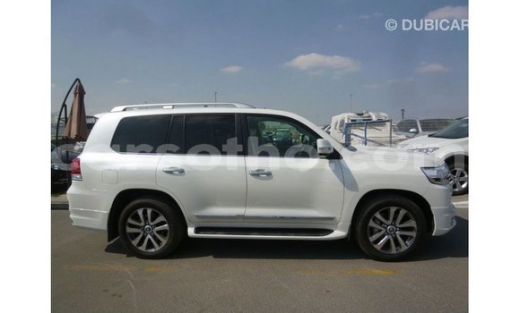 اشتري Imported Toyota Land Cruiser White سيارة في Import - Dubai في Maseru اشتري Imported Toyota Land Cruiser White سيارة في Import - Dubai في Maseru