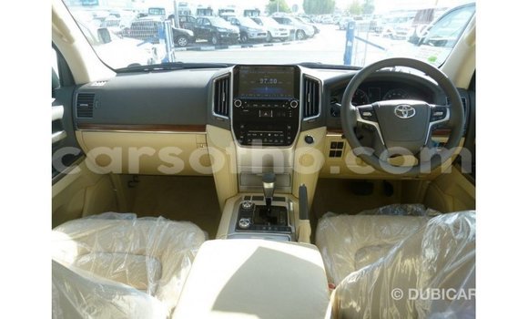 اشتري Imported Toyota Land Cruiser White سيارة في Import - Dubai في Maseru اشتري Imported Toyota Land Cruiser White سيارة في Import - Dubai في Maseru