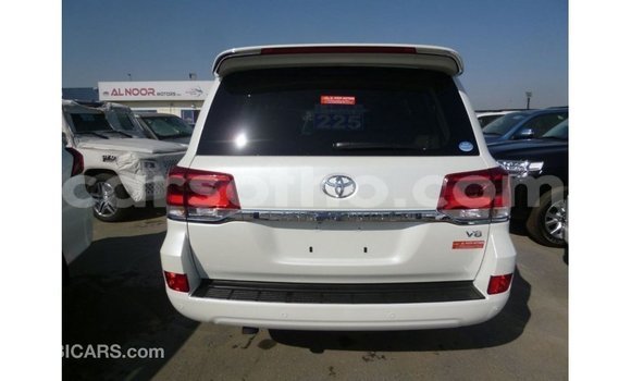 اشتري Imported Toyota Land Cruiser White سيارة في Import - Dubai في Maseru اشتري Imported Toyota Land Cruiser White سيارة في Import - Dubai في Maseru