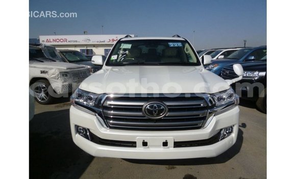 اشتري Imported Toyota Land Cruiser White سيارة في Import - Dubai في Maseru اشتري Imported Toyota Land Cruiser White سيارة في Import - Dubai في Maseru