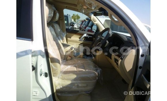 اشتري Imported Toyota Land Cruiser White سيارة في Import - Dubai في Maseru اشتري Imported Toyota Land Cruiser White سيارة في Import - Dubai في Maseru