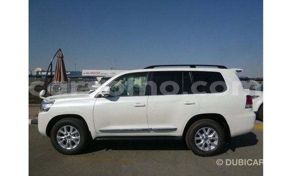 اشتري Imported Toyota Land Cruiser White سيارة في Import - Dubai في Maseru اشتري Imported Toyota Land Cruiser White سيارة في Import - Dubai في Maseru