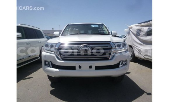 Acheter Import Voiture Toyota Land Cruiser Blanc à Import - Dubai, Maseru Acheter Import Voiture Toyota Land Cruiser Blanc à Import - Dubai, Maseru