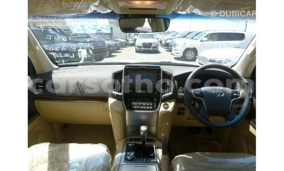 Acheter Import Voiture Toyota Land Cruiser Blanc à Import - Dubai, Maseru Acheter Import Voiture Toyota Land Cruiser Blanc à Import - Dubai, Maseru