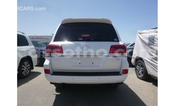 Acheter Import Voiture Toyota Land Cruiser Blanc à Import - Dubai, Maseru Acheter Import Voiture Toyota Land Cruiser Blanc à Import - Dubai, Maseru
