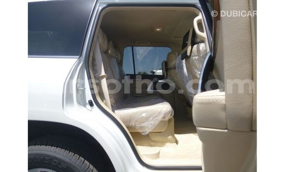 Acheter Import Voiture Toyota Land Cruiser Blanc à Import - Dubai, Maseru Acheter Import Voiture Toyota Land Cruiser Blanc à Import - Dubai, Maseru