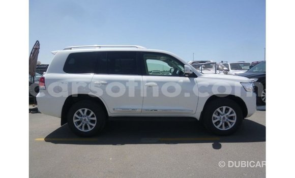 Acheter Import Voiture Toyota Land Cruiser Blanc à Import - Dubai, Maseru Acheter Import Voiture Toyota Land Cruiser Blanc à Import - Dubai, Maseru
