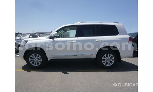 Acheter Import Voiture Toyota Land Cruiser Blanc à Import - Dubai, Maseru Acheter Import Voiture Toyota Land Cruiser Blanc à Import - Dubai, Maseru