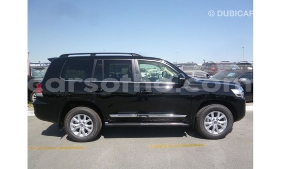 Sayi Imported Toyota Land Cruiser Black Mota in Import - Dubai a Maseru Sayi Imported Toyota Land Cruiser Black Mota in Import - Dubai a Maseru
