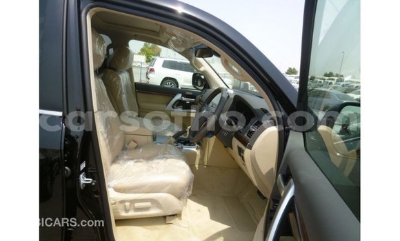 Sayi Imported Toyota Land Cruiser Black Mota in Import - Dubai a Maseru Sayi Imported Toyota Land Cruiser Black Mota in Import - Dubai a Maseru