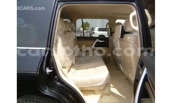 Sayi Imported Toyota Land Cruiser Black Mota in Import - Dubai a Maseru Sayi Imported Toyota Land Cruiser Black Mota in Import - Dubai a Maseru
