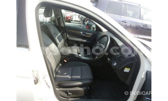 اشتري Imported Mercedes-Benz 200 White سيارة في Import - Dubai في Maseru اشتري Imported Mercedes-Benz 200 White سيارة في Import - Dubai في Maseru