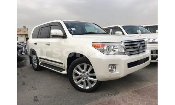 اشتري Imported Toyota Land Cruiser White سيارة في Import - Dubai في Maseru اشتري Imported Toyota Land Cruiser White سيارة في Import - Dubai في Maseru