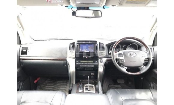 اشتري Imported Toyota Land Cruiser White سيارة في Import - Dubai في Maseru اشتري Imported Toyota Land Cruiser White سيارة في Import - Dubai في Maseru