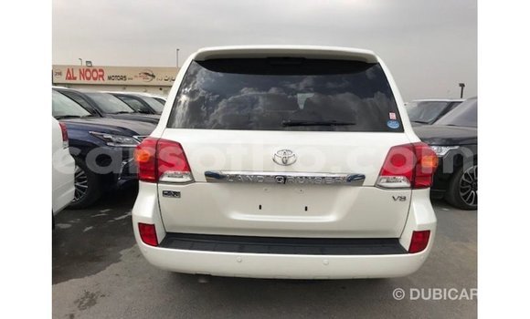 اشتري Imported Toyota Land Cruiser White سيارة في Import - Dubai في Maseru اشتري Imported Toyota Land Cruiser White سيارة في Import - Dubai في Maseru