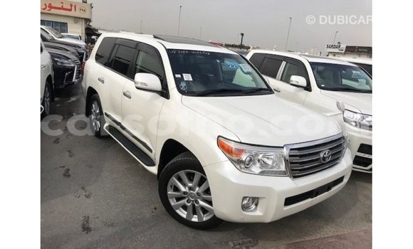 اشتري Imported Toyota Land Cruiser White سيارة في Import - Dubai في Maseru اشتري Imported Toyota Land Cruiser White سيارة في Import - Dubai في Maseru