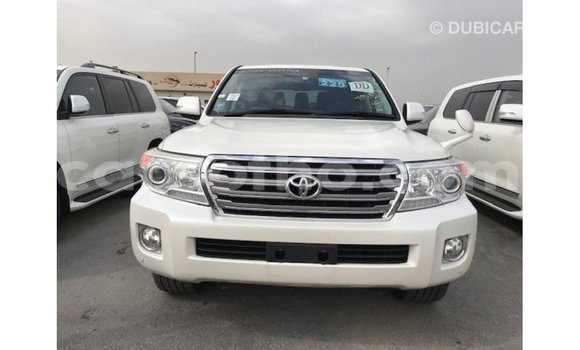 اشتري Imported Toyota Land Cruiser White سيارة في Import - Dubai في Maseru اشتري Imported Toyota Land Cruiser White سيارة في Import - Dubai في Maseru