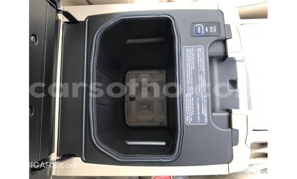 Sayi Imported Toyota Land Cruiser White Mota in Import - Dubai a Maseru Sayi Imported Toyota Land Cruiser White Mota in Import - Dubai a Maseru