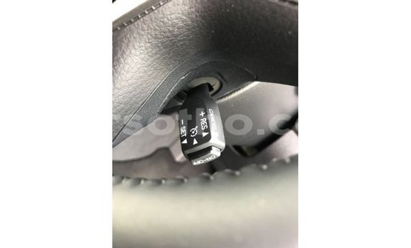 Sayi Imported Toyota Land Cruiser White Mota in Import - Dubai a Maseru Sayi Imported Toyota Land Cruiser White Mota in Import - Dubai a Maseru