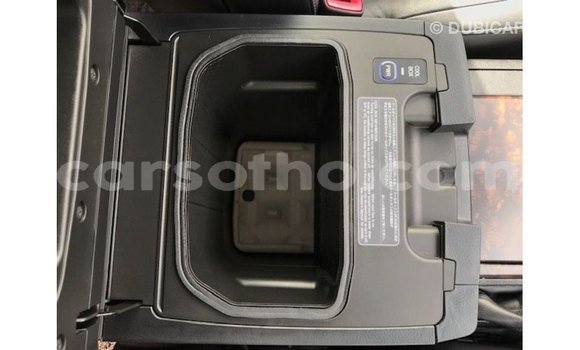 Sayi Imported Toyota Land Cruiser White Mota in Import - Dubai a Maseru Sayi Imported Toyota Land Cruiser White Mota in Import - Dubai a Maseru