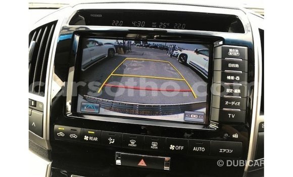 Sayi Imported Toyota Land Cruiser White Mota in Import - Dubai a Maseru Sayi Imported Toyota Land Cruiser White Mota in Import - Dubai a Maseru