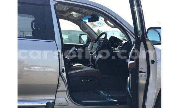 Sayi Imported Toyota Land Cruiser Other Mota in Import - Dubai a Maseru Sayi Imported Toyota Land Cruiser Other Mota in Import - Dubai a Maseru
