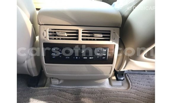Sayi Imported Toyota Land Cruiser White Mota in Import - Dubai a Maseru Sayi Imported Toyota Land Cruiser White Mota in Import - Dubai a Maseru