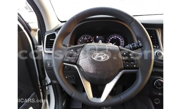 اشتري Imported Hyundai Tucson White سيارة في Import - Dubai في Maseru اشتري Imported Hyundai Tucson White سيارة في Import - Dubai في Maseru