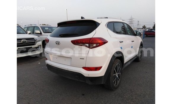 اشتري Imported Hyundai Tucson White سيارة في Import - Dubai في Maseru اشتري Imported Hyundai Tucson White سيارة في Import - Dubai في Maseru