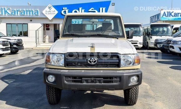 Sayi Imported Toyota Land Cruiser Beige Mota in Import - Dubai a Maseru Sayi Imported Toyota Land Cruiser Beige Mota in Import - Dubai a Maseru