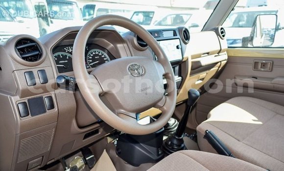 Sayi Imported Toyota Land Cruiser Beige Mota in Import - Dubai a Maseru Sayi Imported Toyota Land Cruiser Beige Mota in Import - Dubai a Maseru