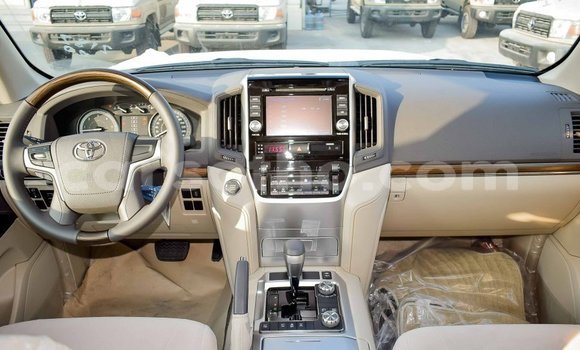 اشتري Imported Toyota Land Cruiser White سيارة في Import - Dubai في Maseru اشتري Imported Toyota Land Cruiser White سيارة في Import - Dubai في Maseru