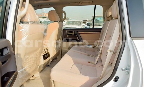 اشتري Imported Toyota Land Cruiser White سيارة في Import - Dubai في Maseru اشتري Imported Toyota Land Cruiser White سيارة في Import - Dubai في Maseru