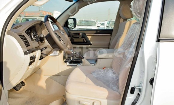 اشتري Imported Toyota Land Cruiser White سيارة في Import - Dubai في Maseru اشتري Imported Toyota Land Cruiser White سيارة في Import - Dubai في Maseru