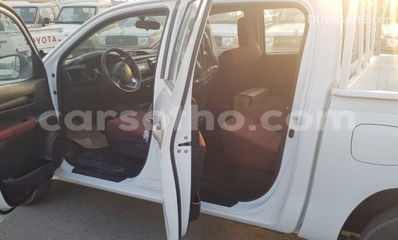 اشتري Imported Toyota Hilux White سيارة في Import - Dubai في Maseru اشتري Imported Toyota Hilux White سيارة في Import - Dubai في Maseru