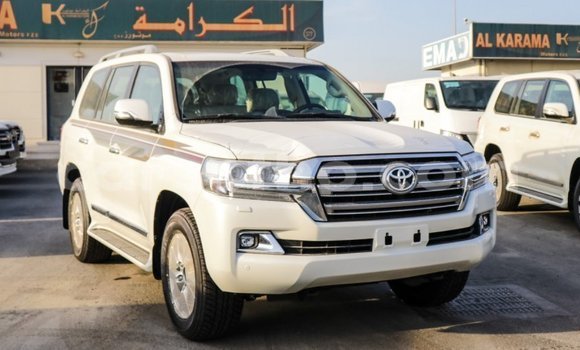 اشتري Imported Toyota Land Cruiser White سيارة في Import - Dubai في Maseru اشتري Imported Toyota Land Cruiser White سيارة في Import - Dubai في Maseru