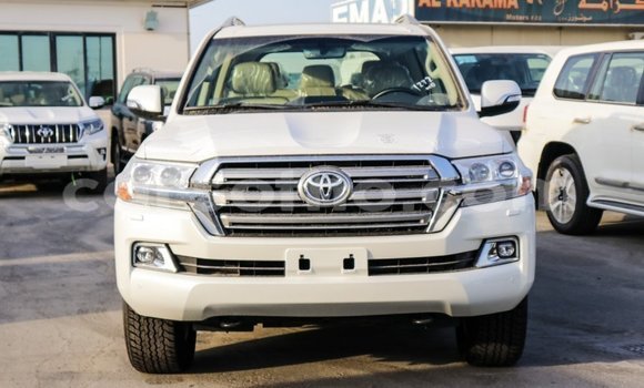 اشتري Imported Toyota Land Cruiser White سيارة في Import - Dubai في Maseru اشتري Imported Toyota Land Cruiser White سيارة في Import - Dubai في Maseru