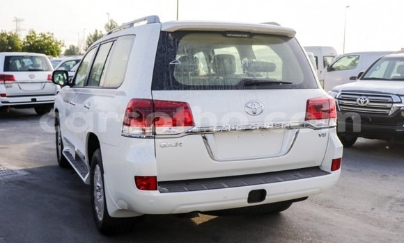 اشتري Imported Toyota Land Cruiser White سيارة في Import - Dubai في Maseru اشتري Imported Toyota Land Cruiser White سيارة في Import - Dubai في Maseru