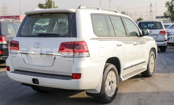 اشتري Imported Toyota Land Cruiser White سيارة في Import - Dubai في Maseru اشتري Imported Toyota Land Cruiser White سيارة في Import - Dubai في Maseru