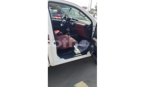 اشتري Imported Toyota Hilux White سيارة في Import - Dubai في Maseru اشتري Imported Toyota Hilux White سيارة في Import - Dubai في Maseru