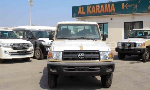 Sayi Imported Toyota Land Cruiser Beige Mota in Import - Dubai a Maseru Sayi Imported Toyota Land Cruiser Beige Mota in Import - Dubai a Maseru