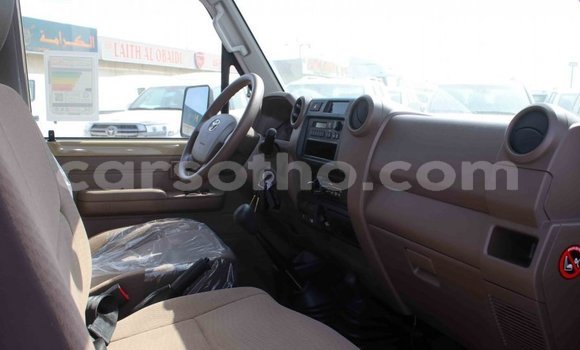 Sayi Imported Toyota Land Cruiser Beige Mota in Import - Dubai a Maseru Sayi Imported Toyota Land Cruiser Beige Mota in Import - Dubai a Maseru