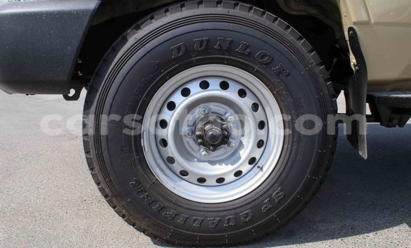 Sayi Imported Toyota Land Cruiser Beige Mota in Import - Dubai a Maseru Sayi Imported Toyota Land Cruiser Beige Mota in Import - Dubai a Maseru